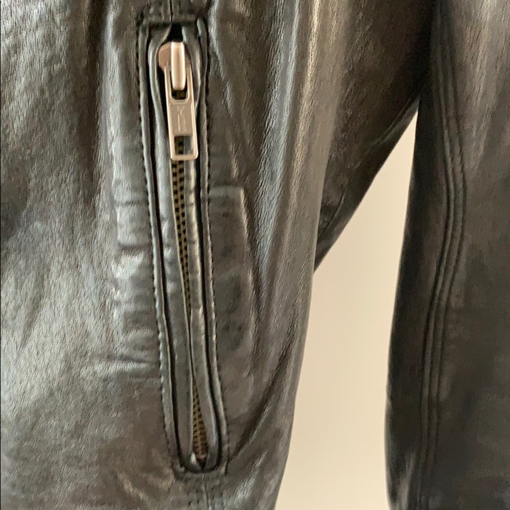 Line leather jacket - Picture 5 of 10
